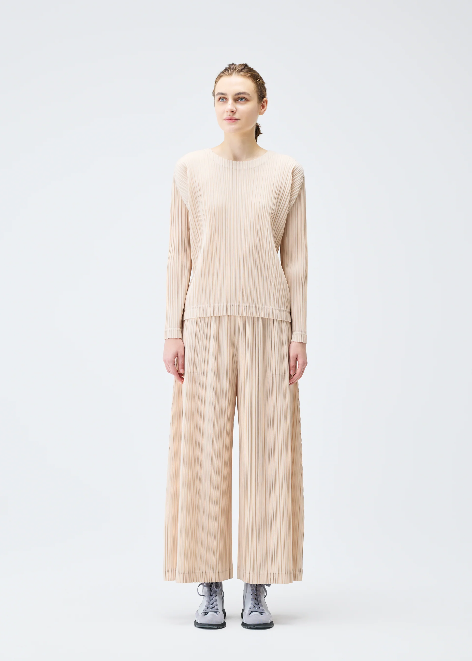 WOOL PLEATS