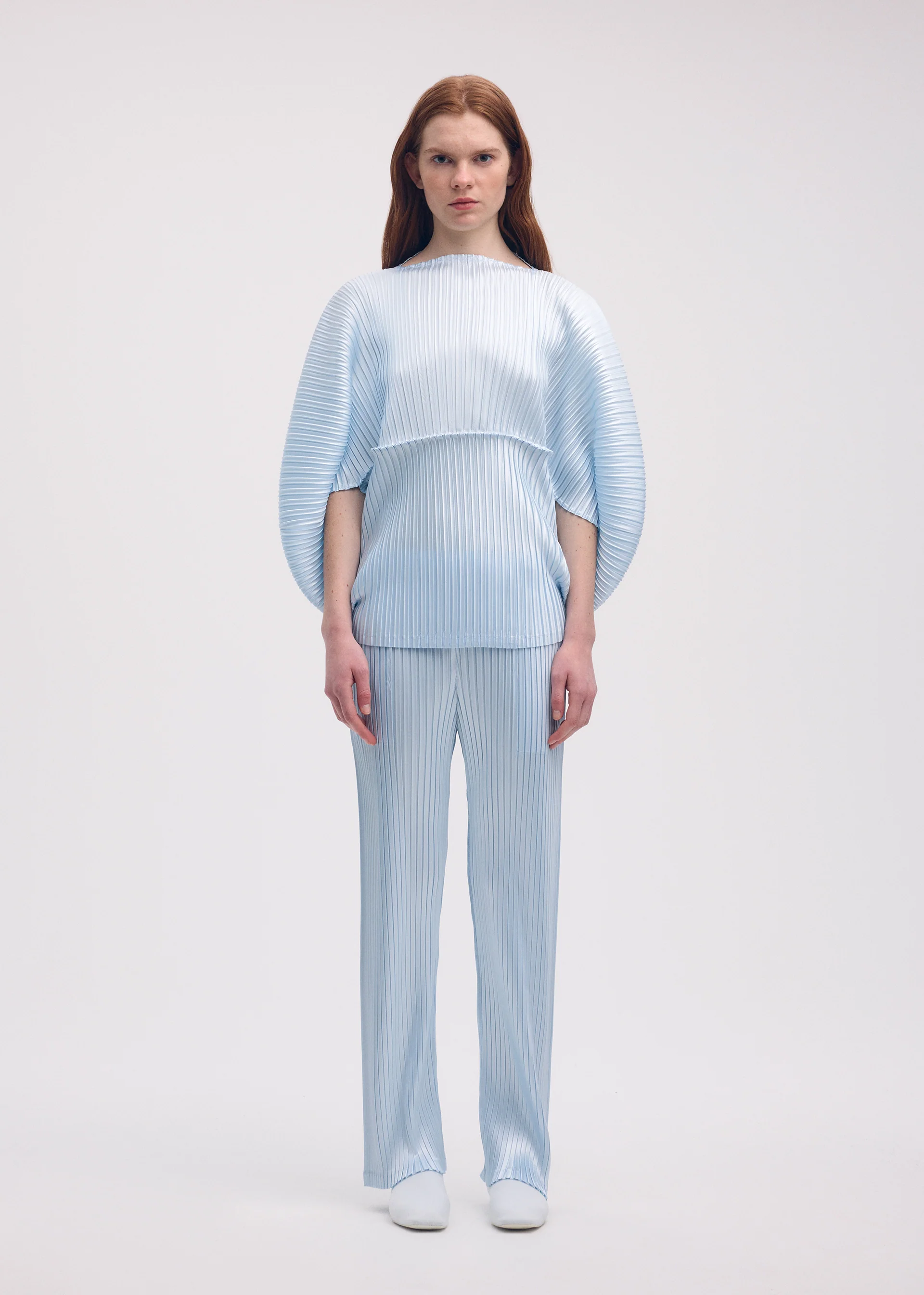 GLOSSED METAL PLEATS