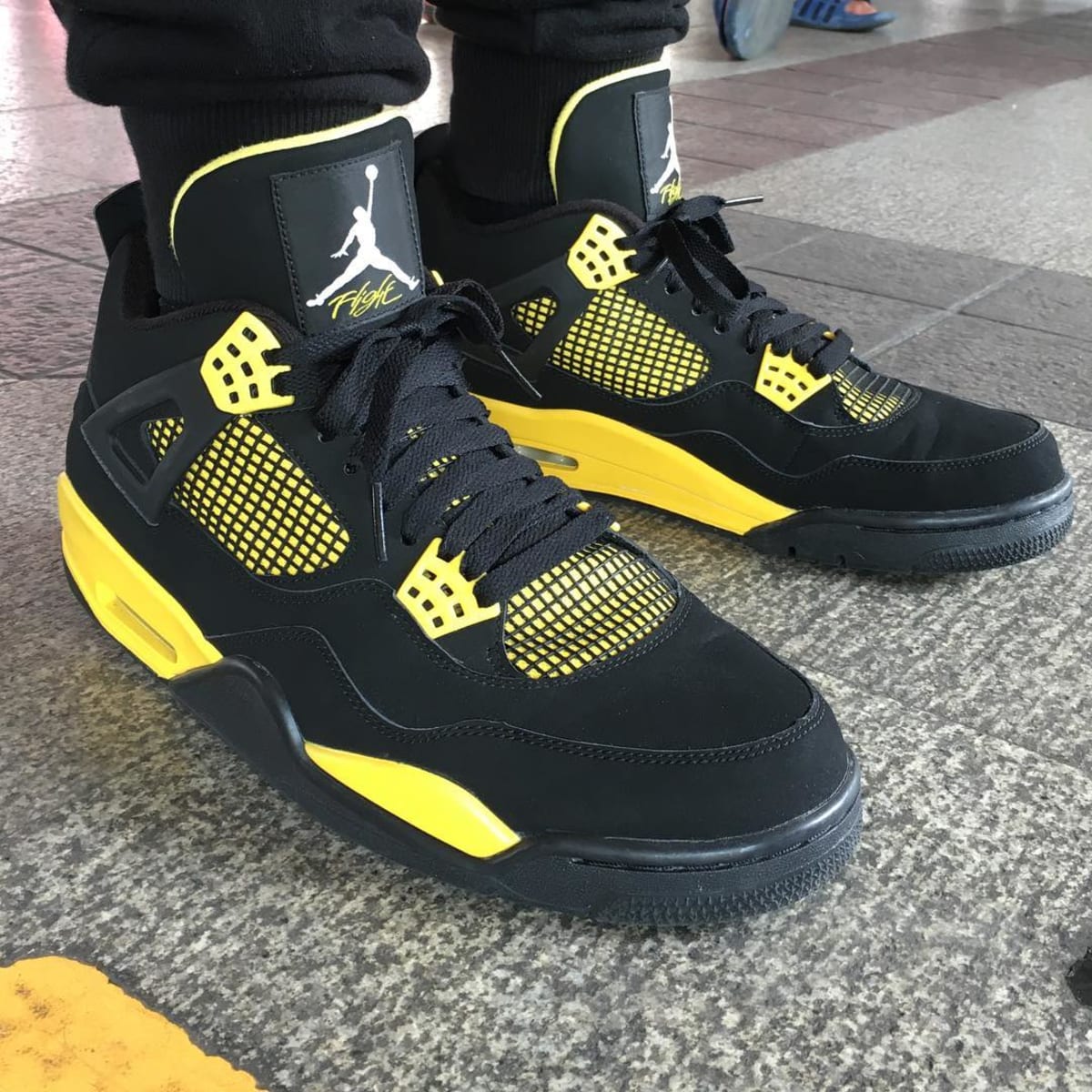 Jordan 4 Retro Thunder (2023) - Flight Club