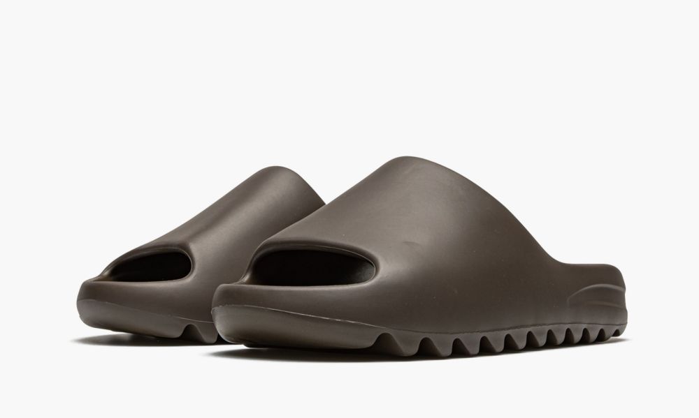 Yeezy Slides Soot – G55495