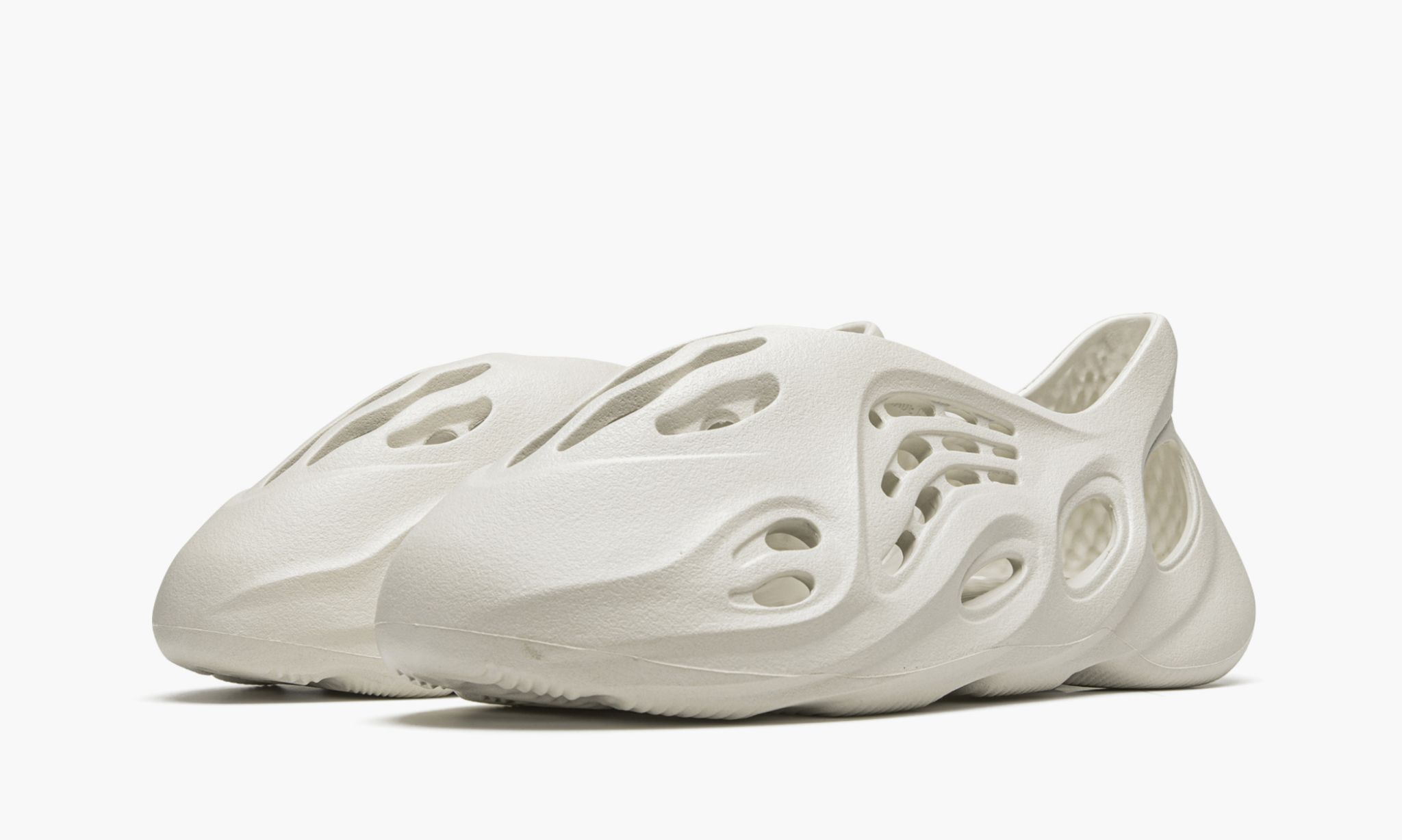 Yeezy Foam RNNR Shoes Ararat – G55486