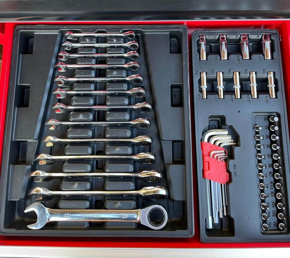 BRAND NEW GERMAN TOOL BOX WITH TOOLS Costco