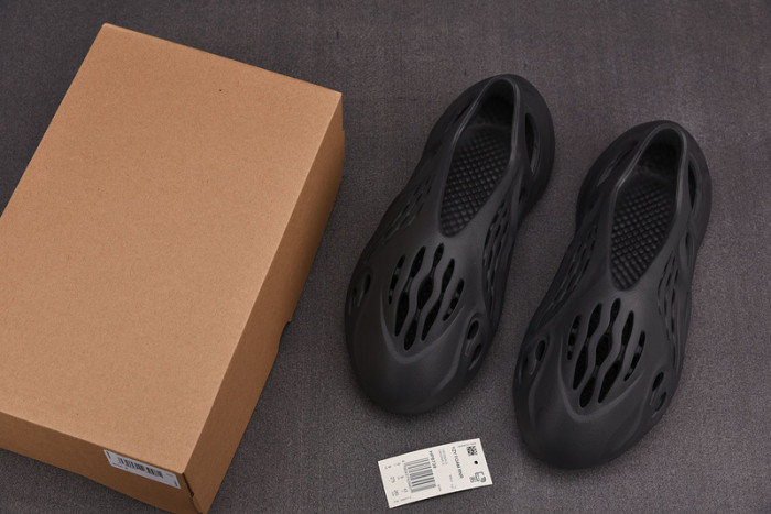 adidas Yeezy Foam Runner Onyx HP8739