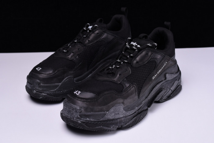 Balenciaga TRIPLES TRAINER SNEAKERS 2000002