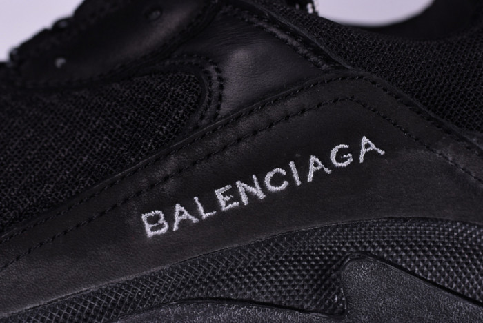 Balenciaga TRIPLES TRAINER SNEAKERS 2000002
