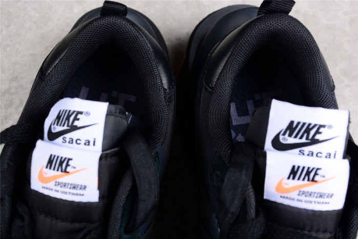 NIKE VAPORWAFFLE SACAI BLACK GUM DD1875-001