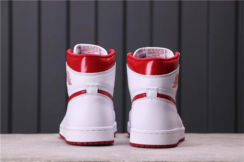 Jordan 1 Retro Metallic Red (2017) 555088-103
