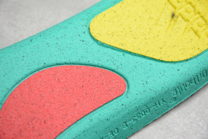 adidas Yeezy 700 V3 glow in dark H67799