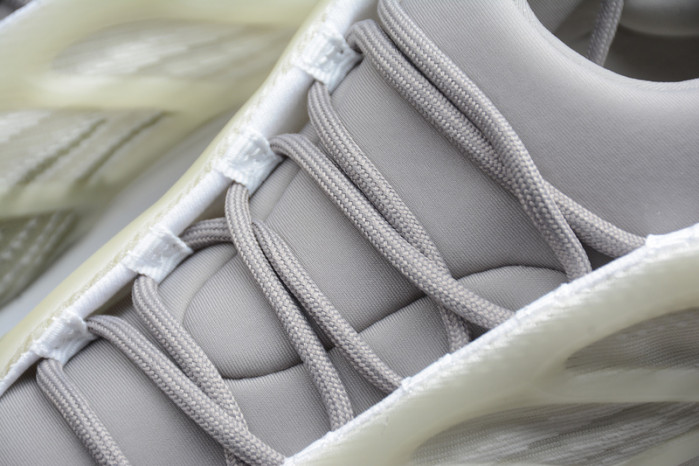 ADIDAS YEEZY BOOST 700 V3 EF9899