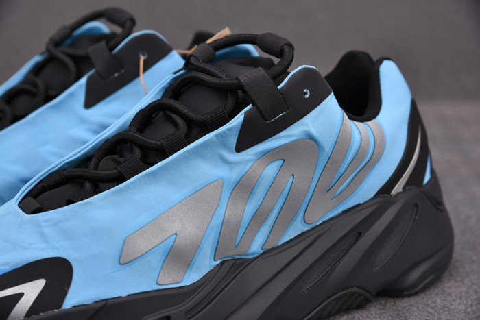ADIDAS BOOST YEEZY 700 MNVN BRIGHT CYAN GZ3079