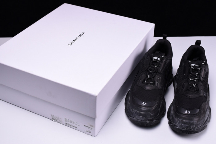 Balenciaga TRIPLES TRAINER SNEAKERS 2000002
