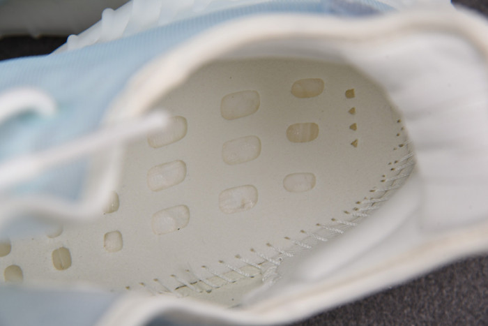 Adidas Yeezy Boost 350 V2 Mono Ice GW2869