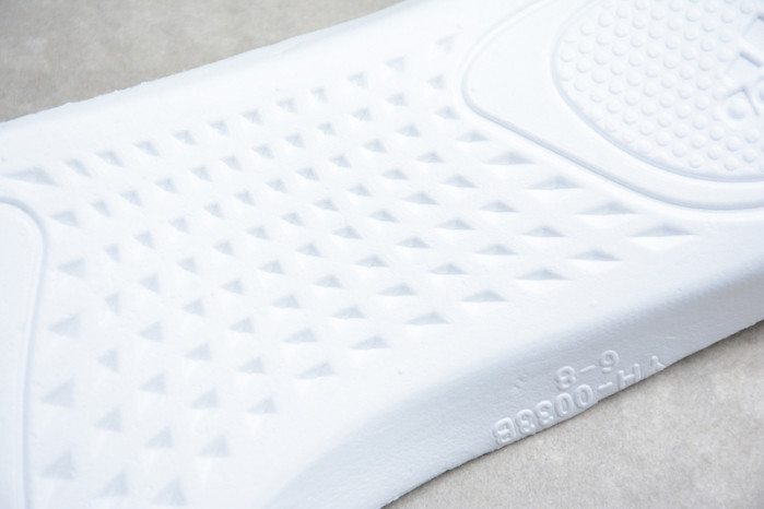 ADIDAS YEEZY BOOST 700 V3 EF9899