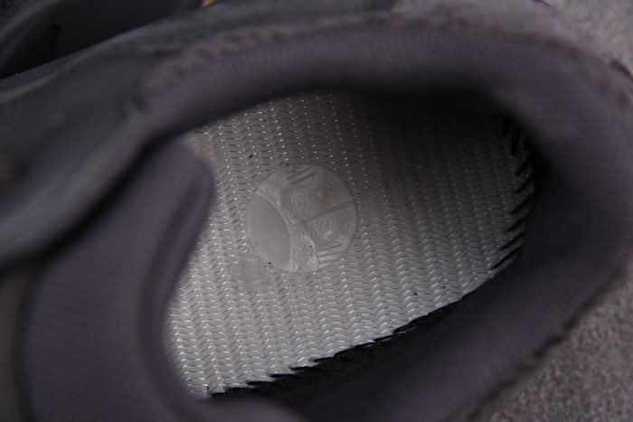 ADIDAS Yeezy Boost 700 Utility Black FV5304