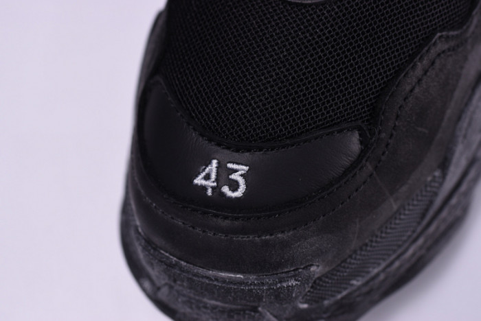 Balenciaga TRIPLES TRAINER SNEAKERS 2000002