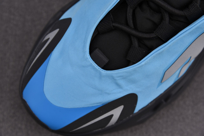 ADIDAS BOOST YEEZY 700 MNVN BRIGHT CYAN GZ3079