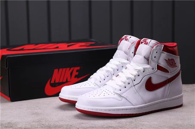 Jordan 1 Retro Metallic Red (2017) 555088-103