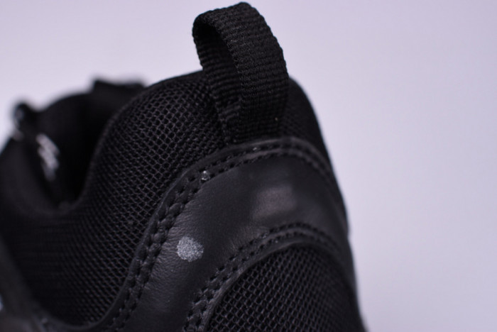 Balenciaga TRIPLES TRAINER SNEAKERS 2000002