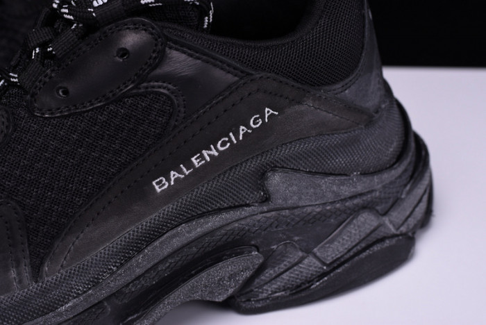Balenciaga TRIPLES TRAINER SNEAKERS 2000002