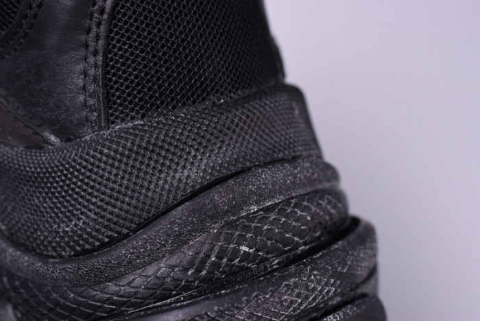 Balenciaga TRIPLES TRAINER SNEAKERS 2000002