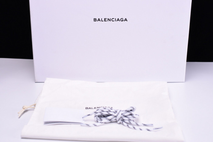 Balenciaga TRIPLES TRAINER SNEAKERS 2000002