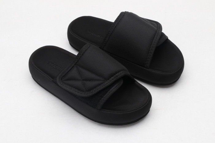 Yeezy sandal3