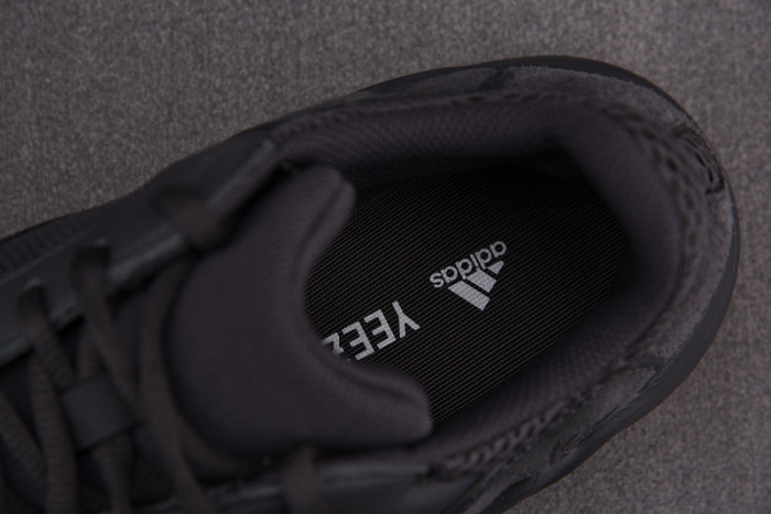 ADIDAS Yeezy Boost 700 Utility Black FV5304