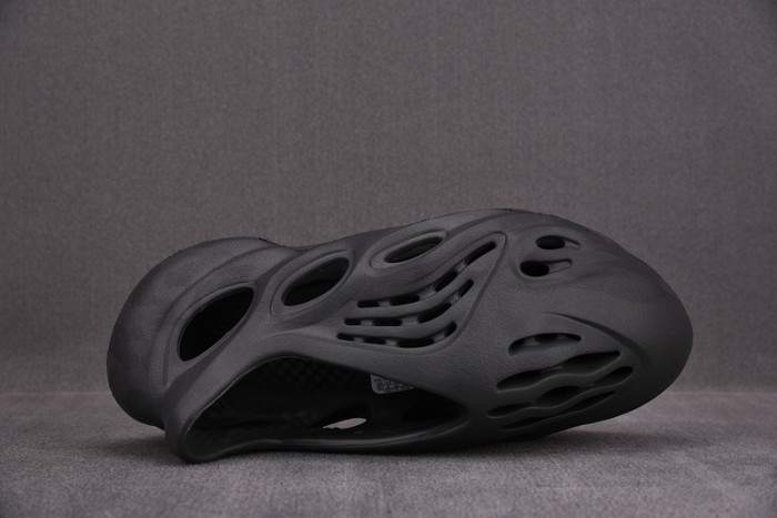 adidas Yeezy Foam Runner Onyx HP8739