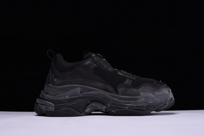 Balenciaga TRIPLES TRAINER SNEAKERS 2000002