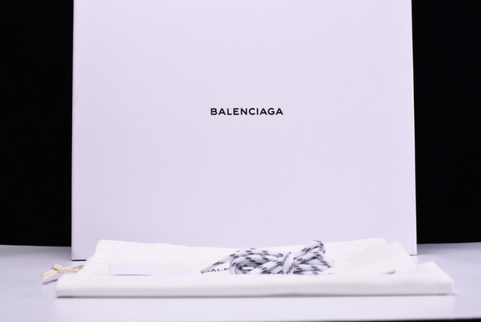 Balenciaga TRIPLES TRAINER SNEAKERS 2000002