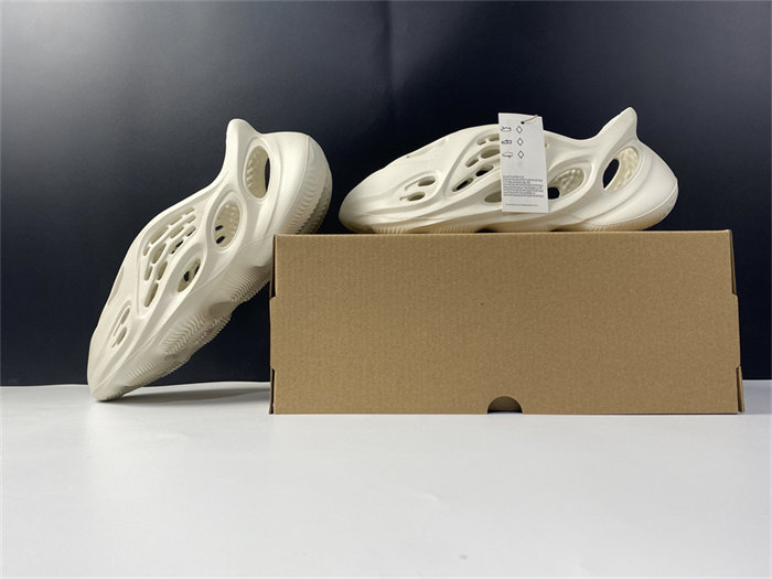 ADIDAS YEEZY Foam RNNR Ararat G55486