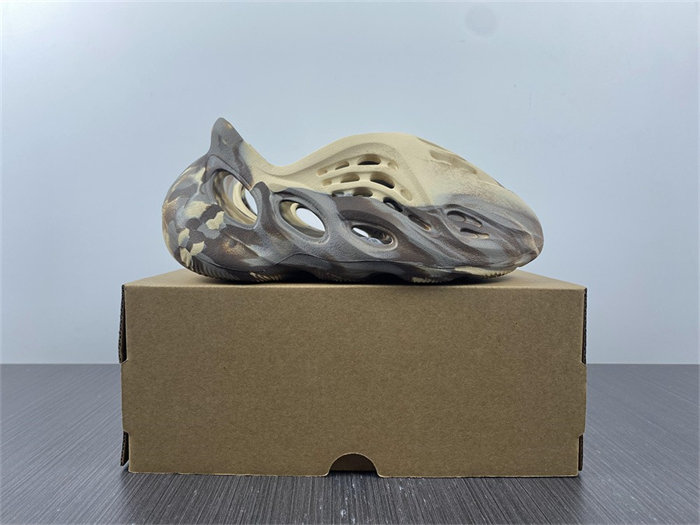 ADIDAS YEEZY Foam RNNR MX Cream Clay GX8802