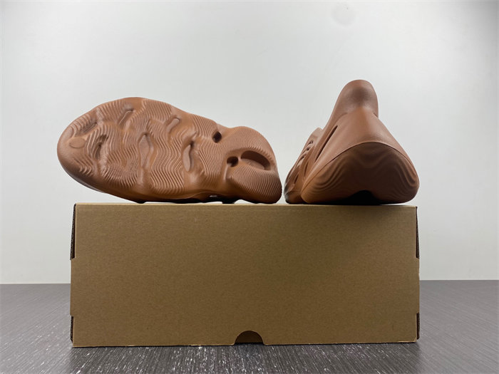 adidas Yeezy Foam RNNR Flax HP5335