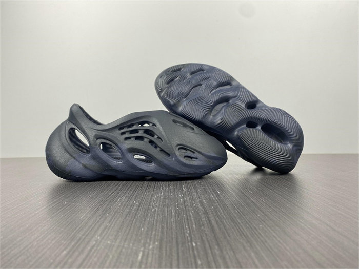 ADIDAS YEEZY Foam RNNR Mineral Blue GV7903