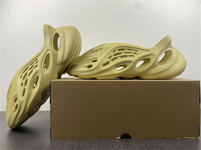 ADIDAS YEEZY Foam RNNR Sulfur GV6775