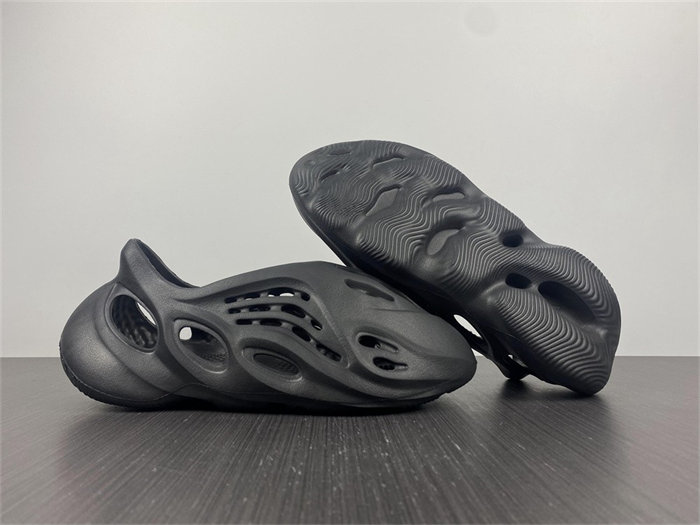 ADIDAS YEEZY Foam RNR Onyx HP8739