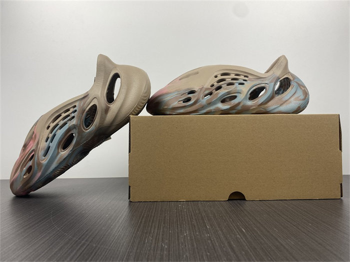 ADIDAS YEEZY Foam RNNR MX Sand Grey GY3969