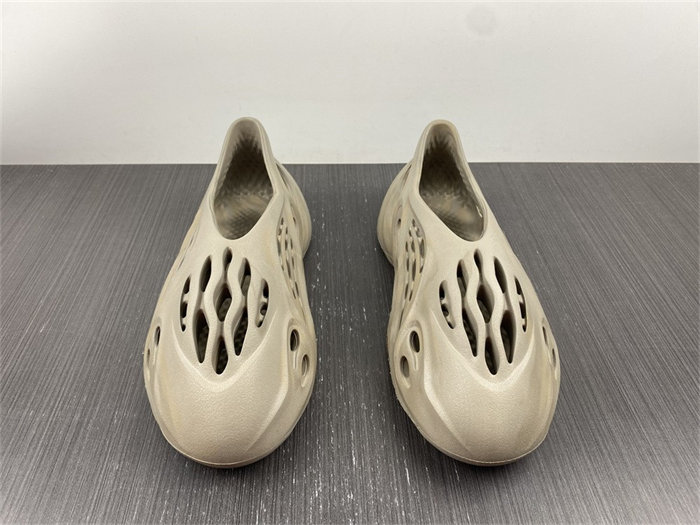 ADIDAS YEEZY Foam RNNR Stone Sage GX4472