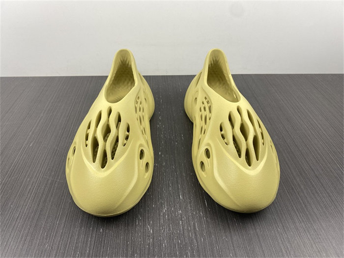 ADIDAS YEEZY Foam RNNR Sulfur GV6775