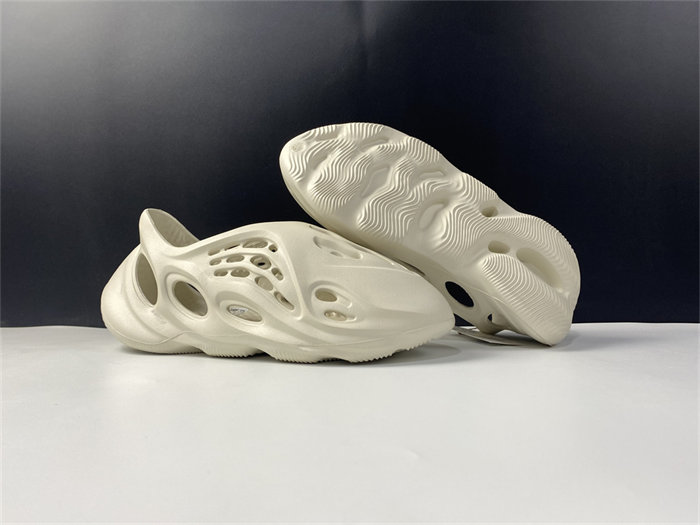 ADIDAS YEEZY Foam RNNR Ararat G55486