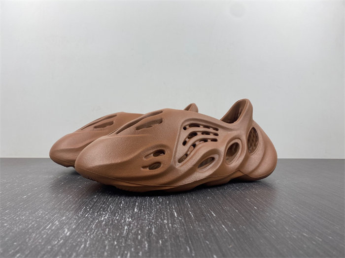 adidas Yeezy Foam RNNR Flax HP5335