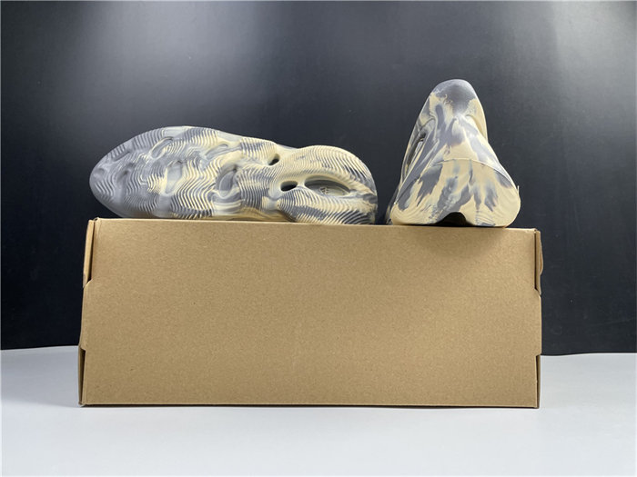 ADIDAS YEEZY Foam RNNR MXT Moon Gray  GV7904