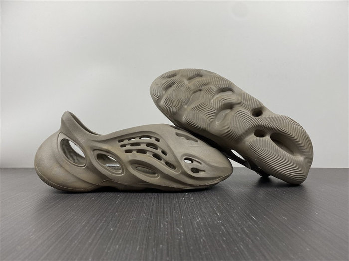 ADIDAS YEEZY Foam RNNR Stone Sage GX4472