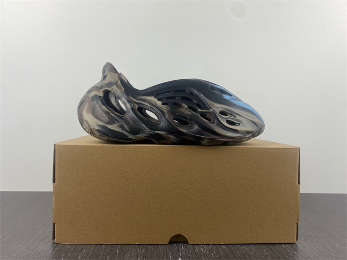 adidas Yeezy Foam RNR MX Cinder ID4126