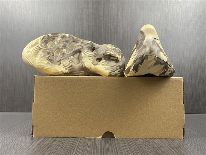 ADIDAS YEEZY Foam RNNR MX Cream Clay GX8774