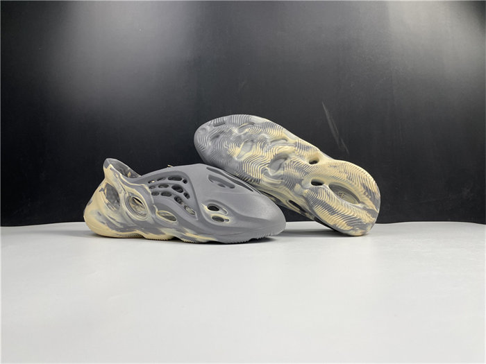 ADIDAS YEEZY Foam RNNR MXT Moon Gray  GV7904