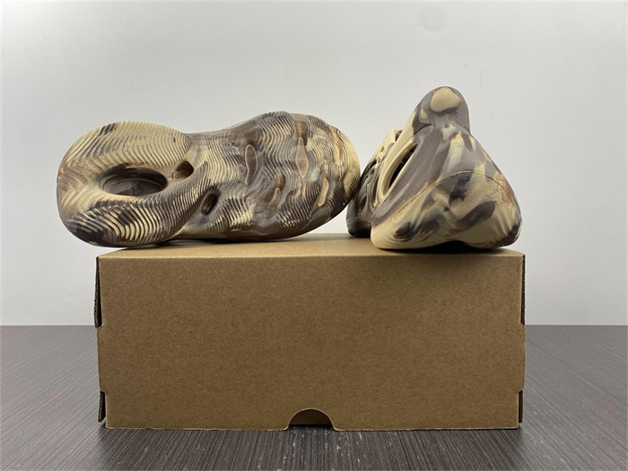 ADIDAS YEEZY Foam RNNR MX Cream Clay GX8802