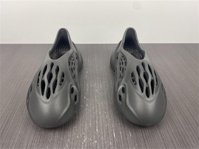 ADIDAS YEEZY Foam RNR Onyx HP8739