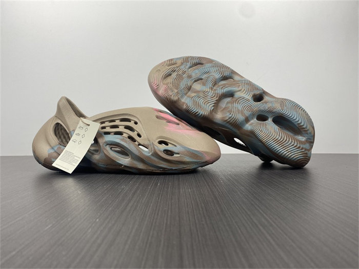 ADIDAS YEEZY Foam RNNR MX Sand Grey GY3969