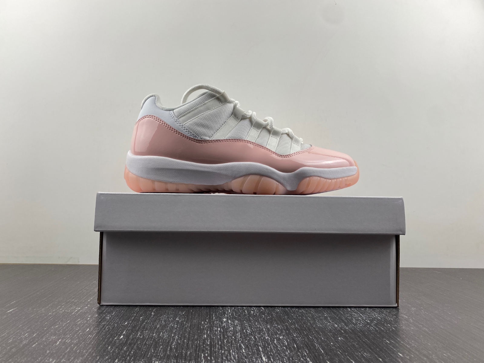 Air Jordan 11 Low WMNS “Legend Pink”